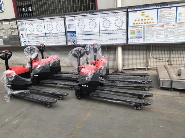 左爾汽配一次性采購6臺迷你二代搬運車(chē)1